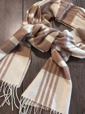 $198 - Qi Unisex Cashmere Cream/Tan Double Faced Fringe Scarf 70" L x 14" W